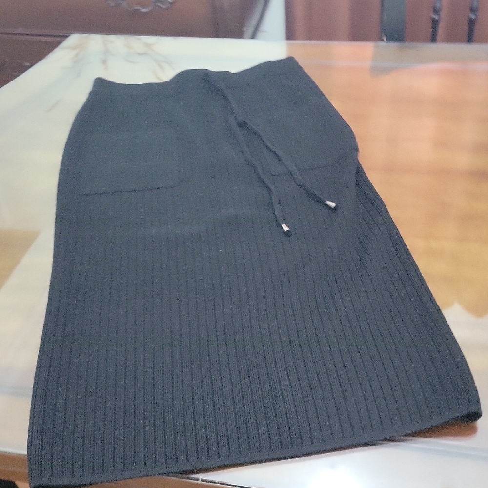 Comfortable Sweater Midi Skirt with Faux Drawstring — Black